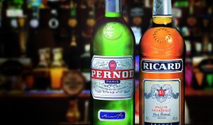 Garrafas Pernod e RIcard