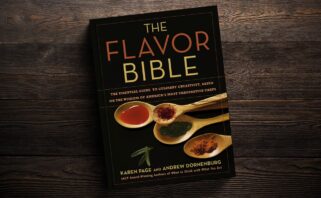 livro the flavor bible sobre a mesa
