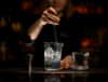 sabor dos cocktails bartender mulher