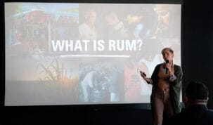 embaixadora audrey hands na masterclass sobre rum