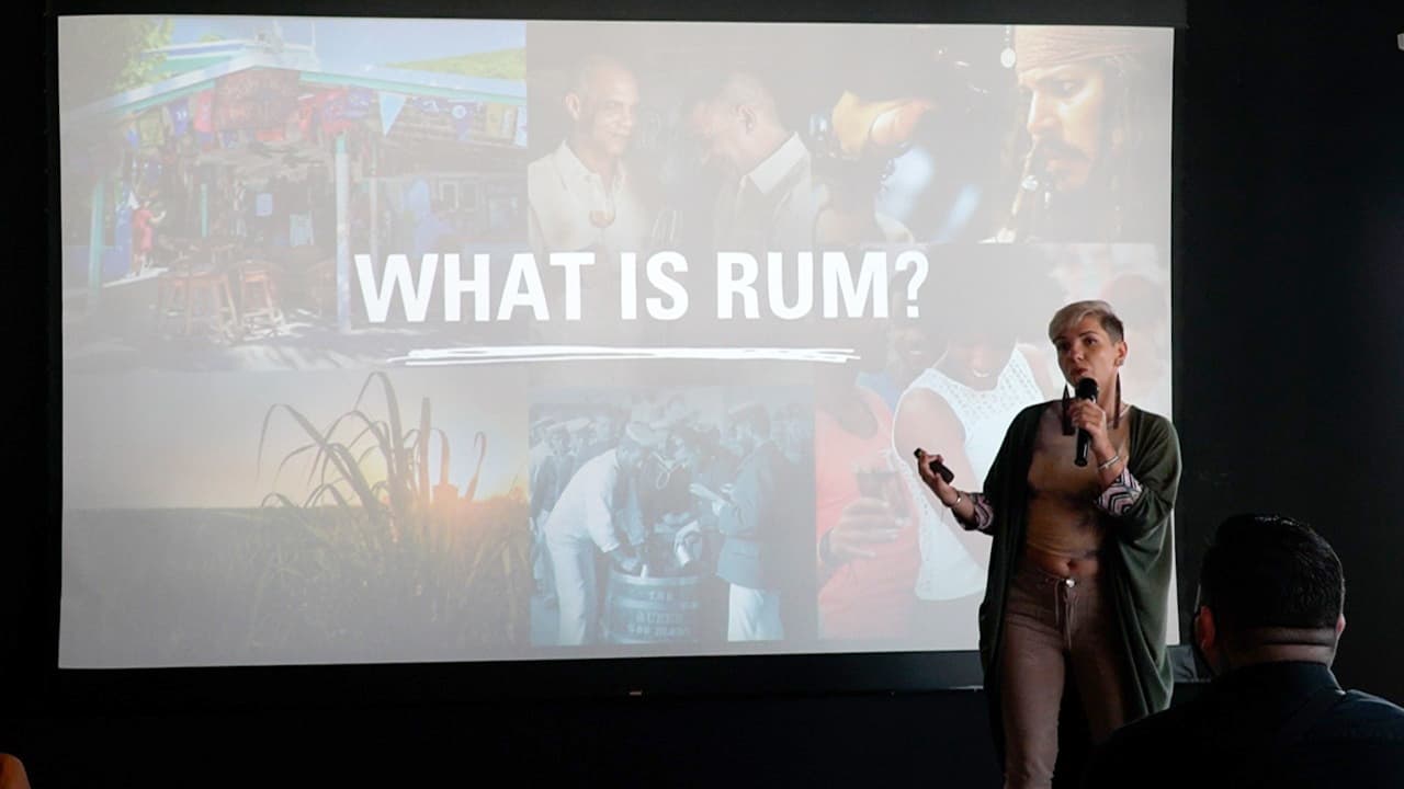 embaixadora audrey hands na masterclass sobre rum