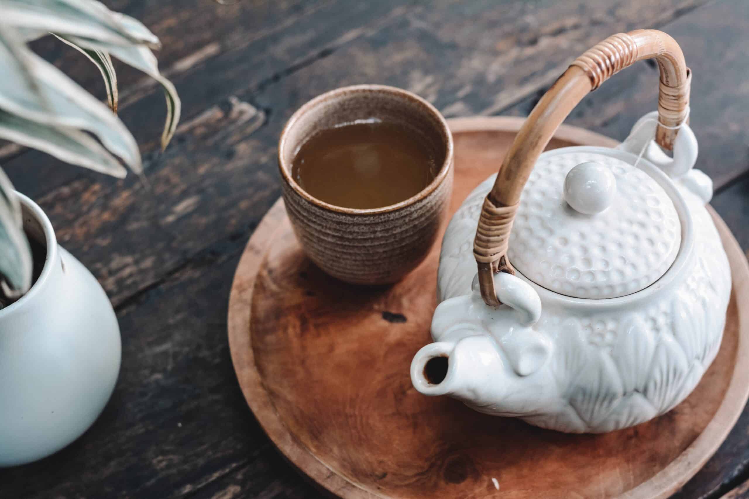 chá e bule sobre a mesa na 1ª Semana da Cultura do Chá
